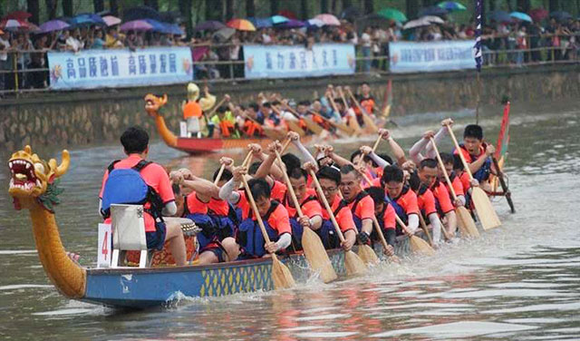Pasukan bot naga syarikat mengambil bahagian dalam perlumbaan bot naga zon teknologi tinggi selama 20 tahun